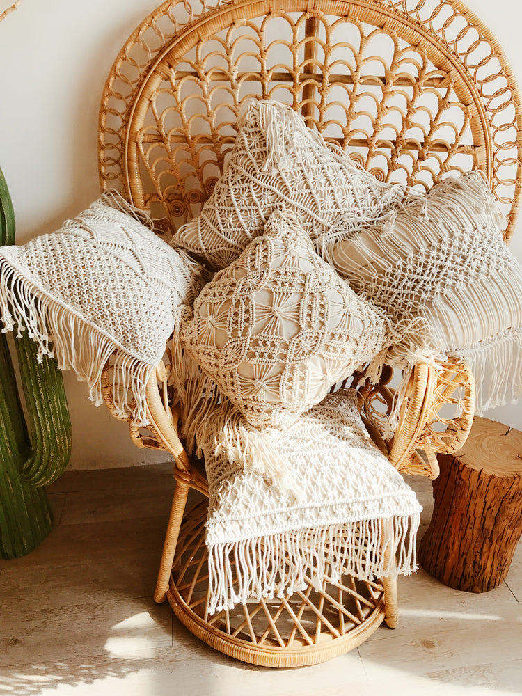 Coussin à pompons tissé à la main Luxora