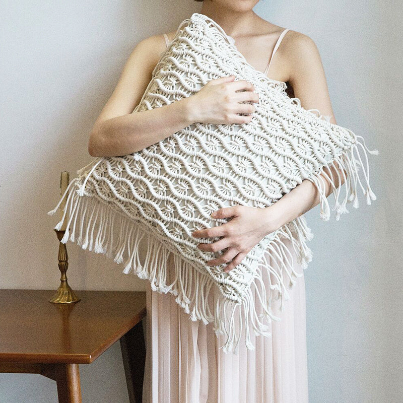 Coussin à pompons tissé à la main Luxora